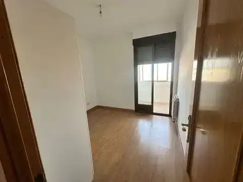 Schlafzimmer von Wohnung zur Miete in  Madrid Capital mit Balkon