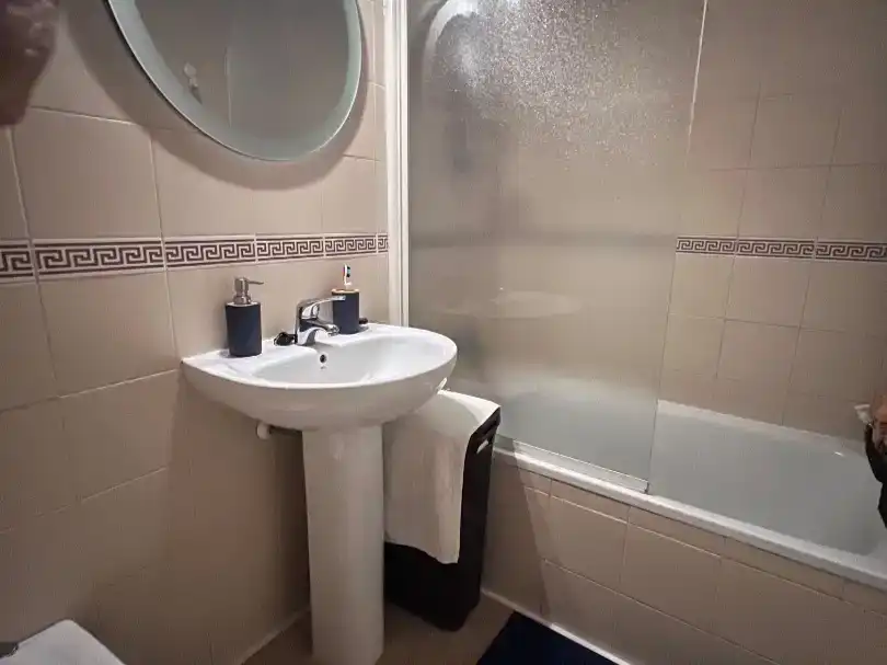 Badezimmer von Wohnung zur Miete in San Juan de Aznalfarache mit Klimaanlage und Schwimmbad