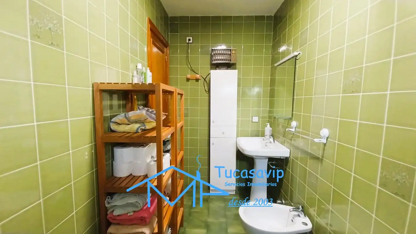 Baño de Piso en venta en La Adrada  con Calefacción, Jardín privado y Terraza