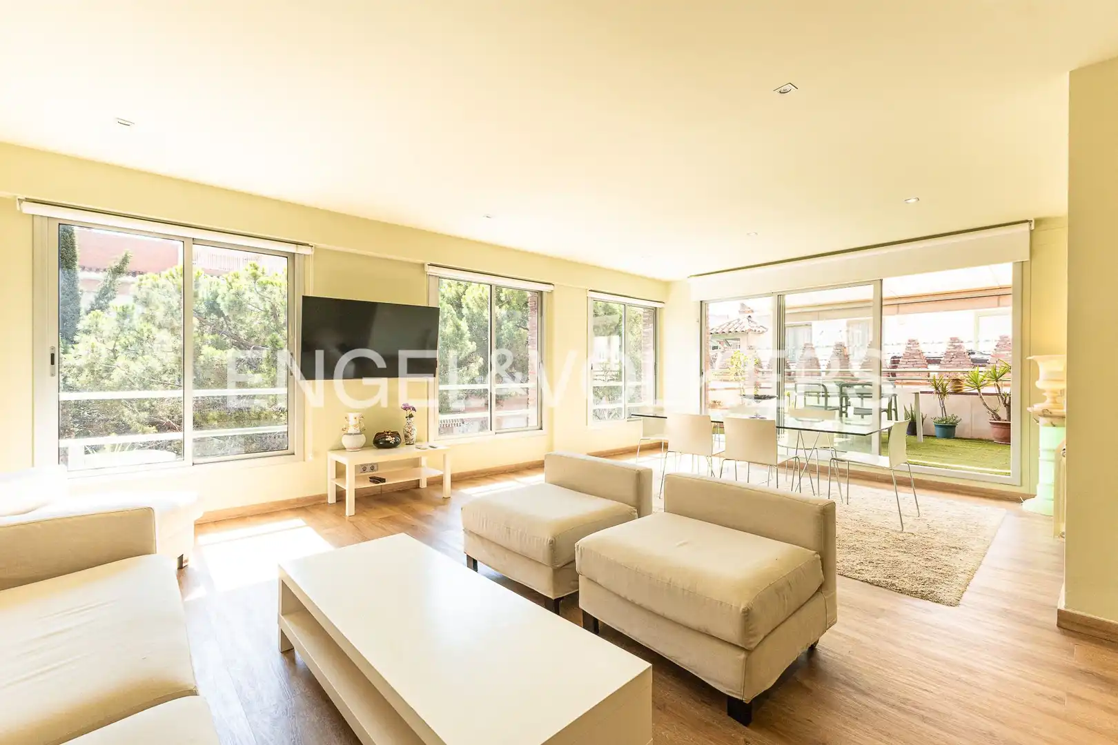 Exterior view of Flat for rent in Barcelona  with Air Conditioner, Heating and Terrace