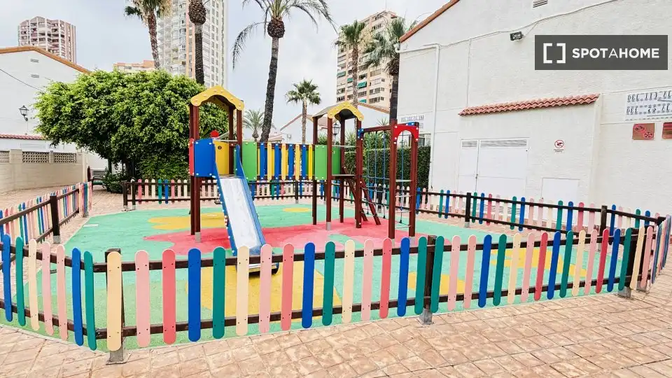 Parking de Apartamento para compartir en Benidorm con Aire acondicionado, Terraza y Amueblado