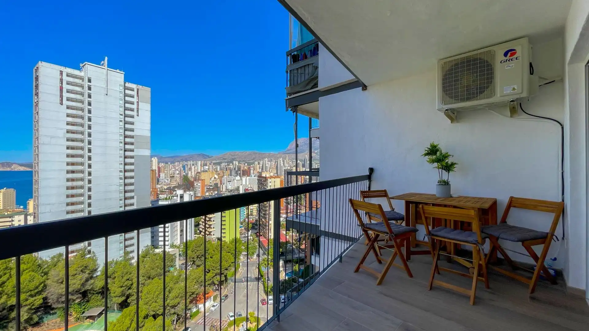 Exterior view of Apartments for rent in Benidorm  with Air Conditioner, Terrace and Furnished