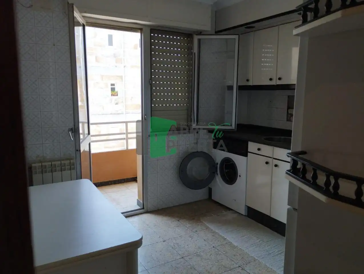 Cocina de Piso en venta en San Miguel de la Ribera con Calefacción, Trastero y Amueblado