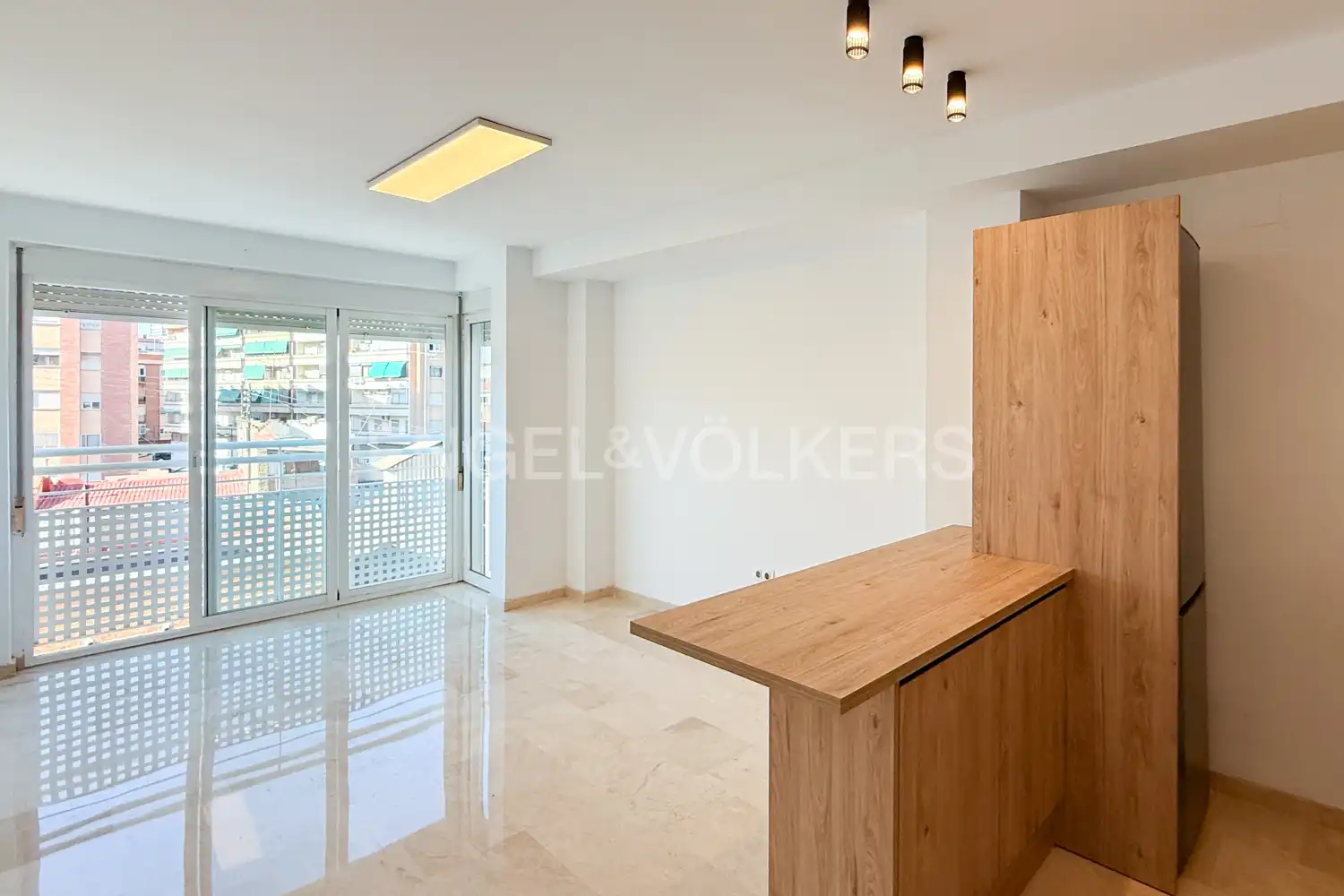Balcony of Flat for rent in Valencia  with Air Conditioner and Heating