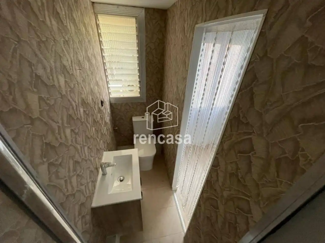 Badezimmer von Wohnung zur Miete in Lleida mit Klimaanlage, Heizung und Parkett