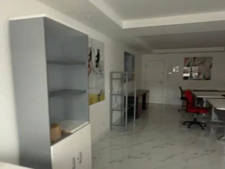 Oficina de alquiler en Marbella con Terraza y Amueblado