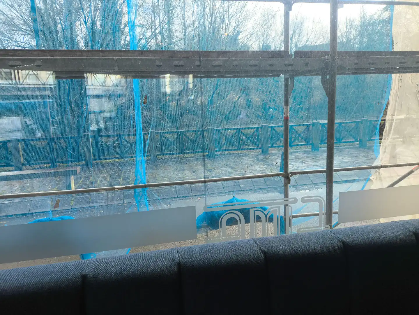 Wohnzimmer von Geschaftsraum zum Verkauf in Ames