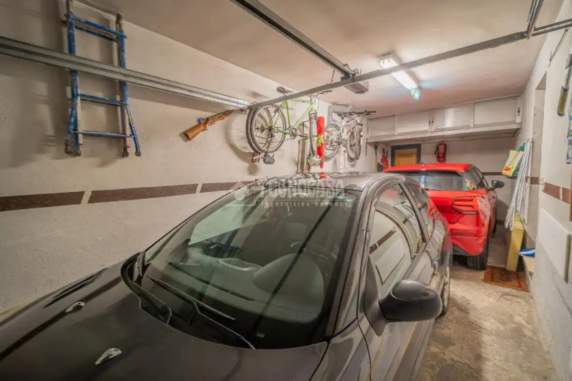 Parking de Casa adosada en venta en Arganda del Rey con Aire acondicionado y Amueblado