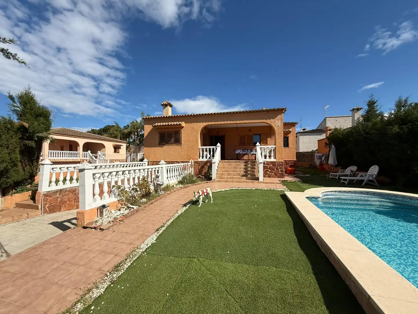 Exterior view of Houses for sale in La Pobla de Vallbona  with Air Conditioner, Heating and Oven
