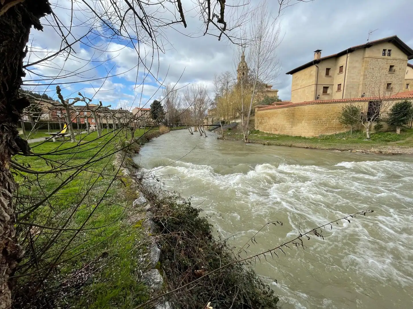 Vista exterior de Apartament en venda en Cuzcurrita de Río Tirón amb Calefacció, Terrassa i Moblat