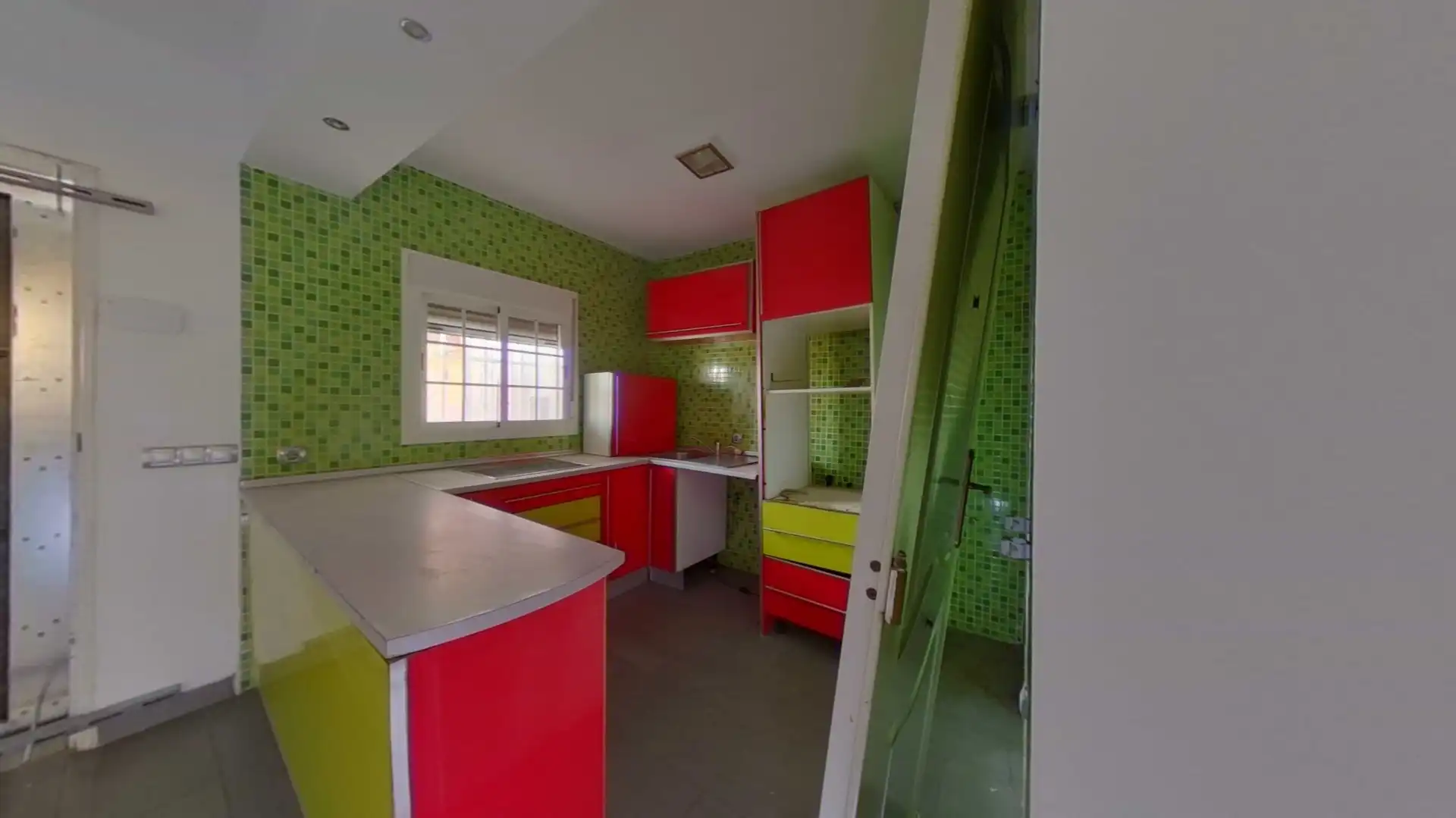 Küche von Wohnung zum Verkauf in La Línea de la Concepción mit Terrasse