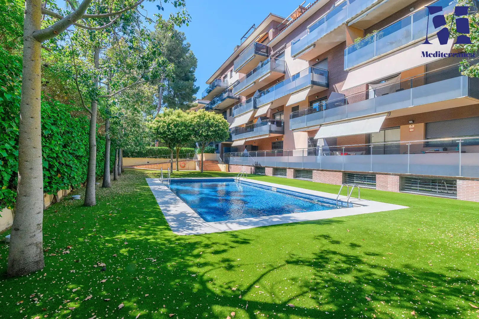 Swimming pool of Flat for rent in Castelldefels  with Air Conditioner, Heating and Parquet flooring