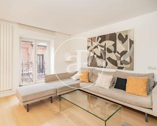 Living room of Flat to rent in  Madrid Capital  with Air Conditioner, Heating and Storage room
