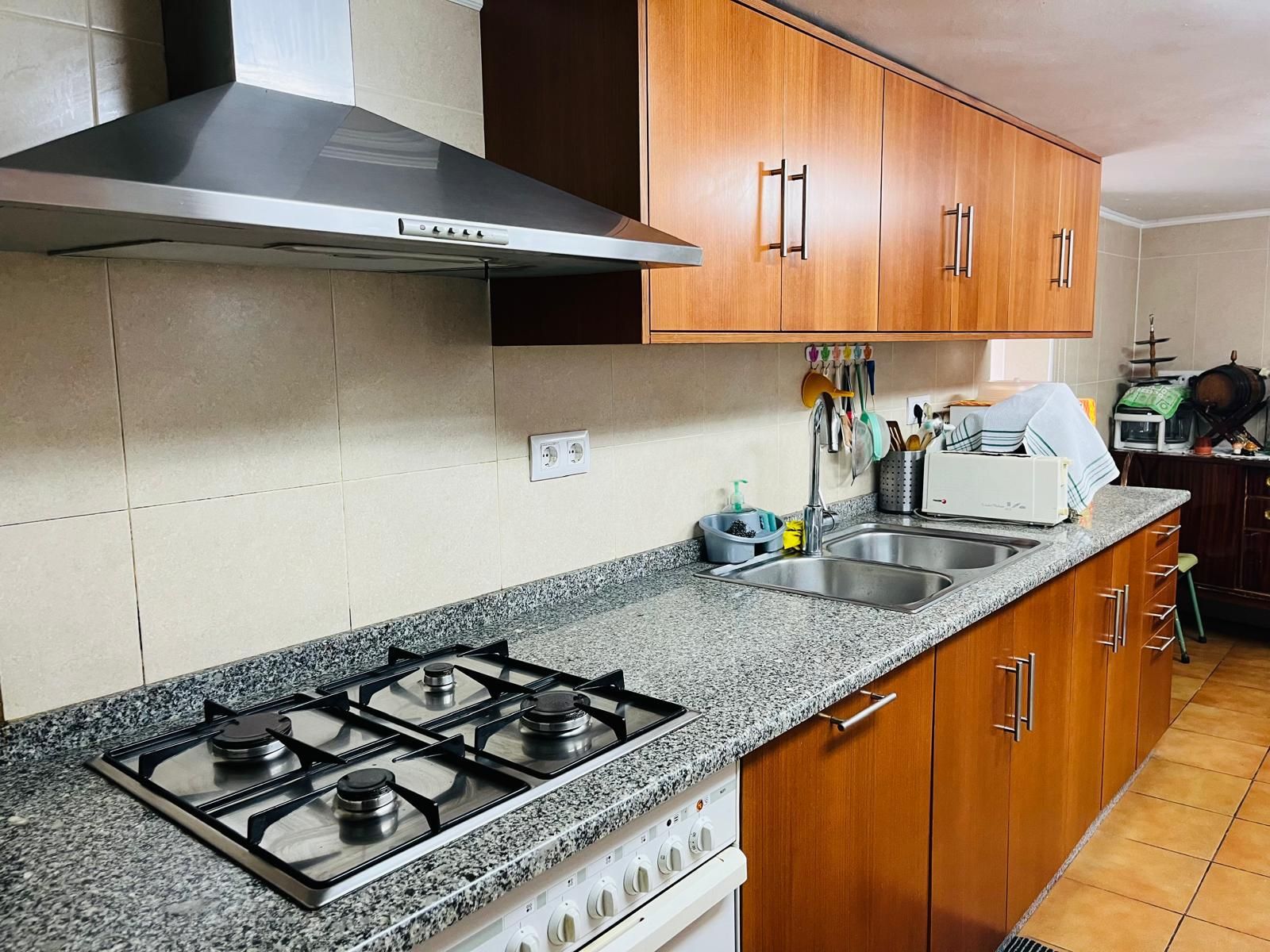 Cuina de Casa o xalet en venda en Pontevedra Capital  amb Calefacció i Traster