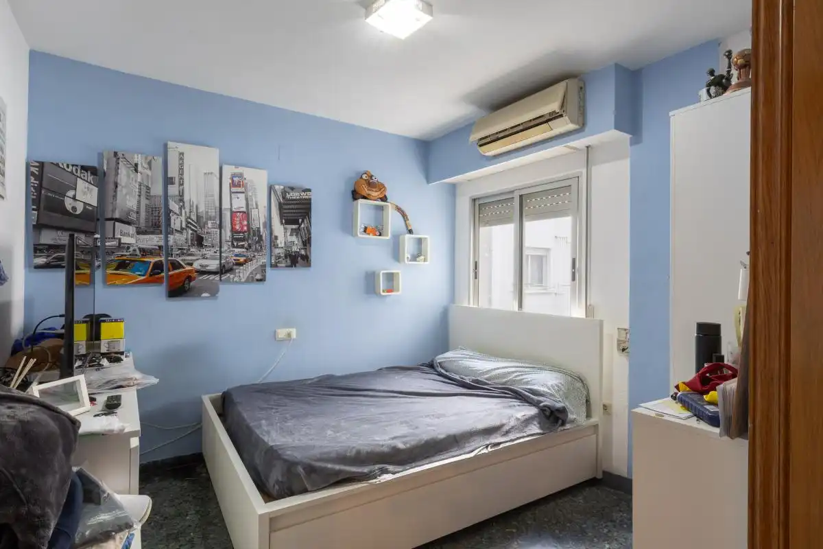 Bedroom of Flat for sale in Valencia  with Air Conditioner, Heating and Private garden