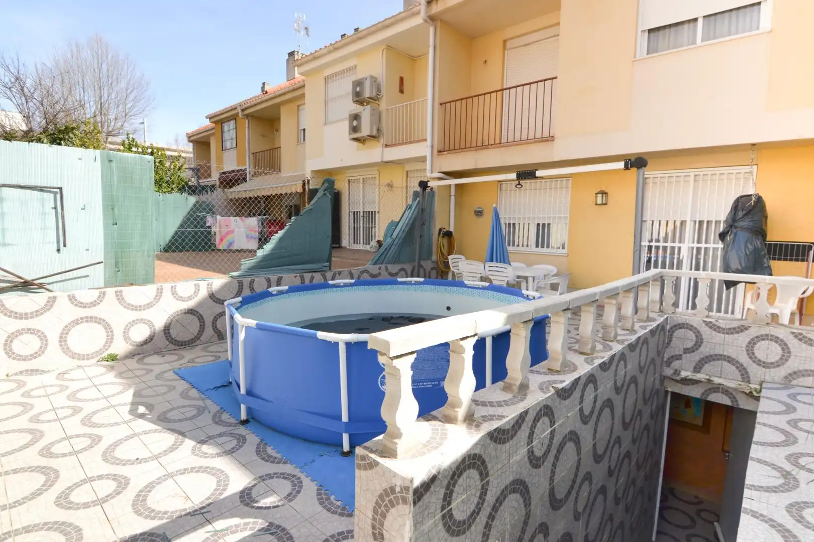Piscina de Casa adosada en venta en Navalcarnero con Aire acondicionado, Calefacción y Jardín privado