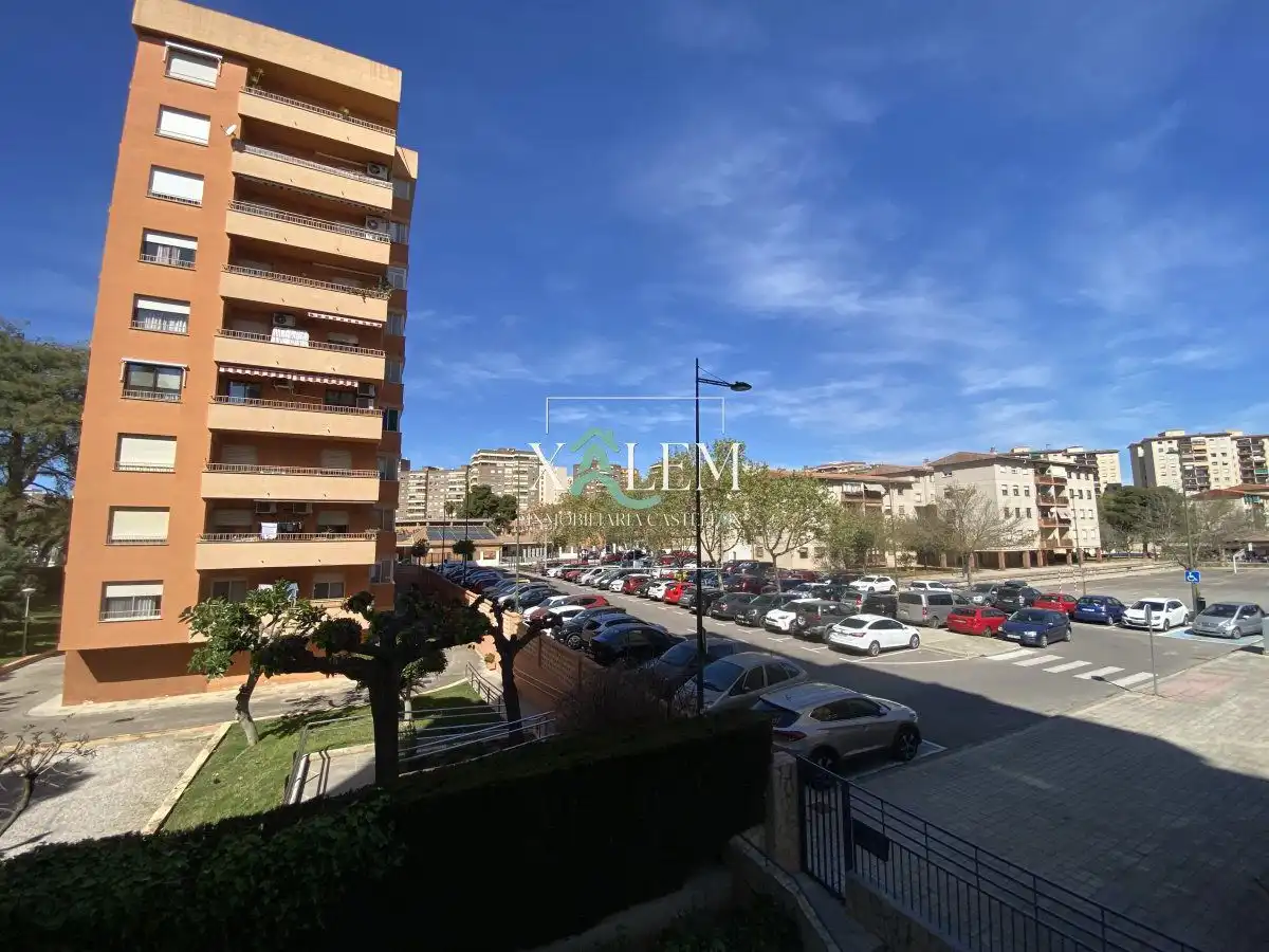 Vista exterior de Pis en venda en Castellón de la Plana / Castelló de la Plana amb Balcó