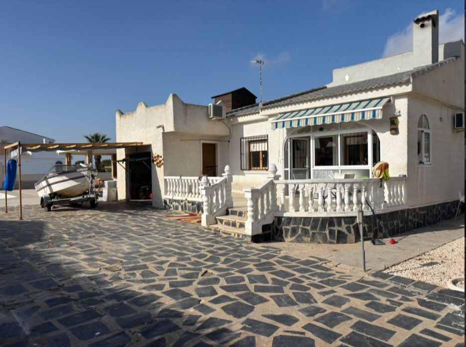 Exterior view of House or chalet for sale in Torrevieja  with Air Conditioner, Heating and Terrace