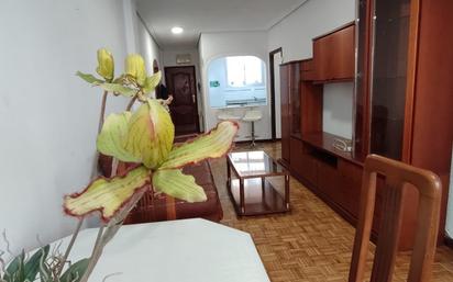 Sala d'estar de Pis en venda en Torrelavega  amb Calefacció i Balcó