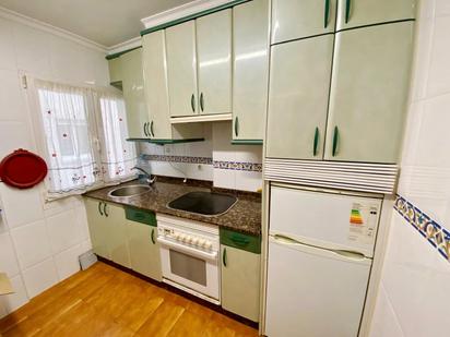 Cuina de Pis en venda en Gijón  amb Moblat, Forn i Rentadora