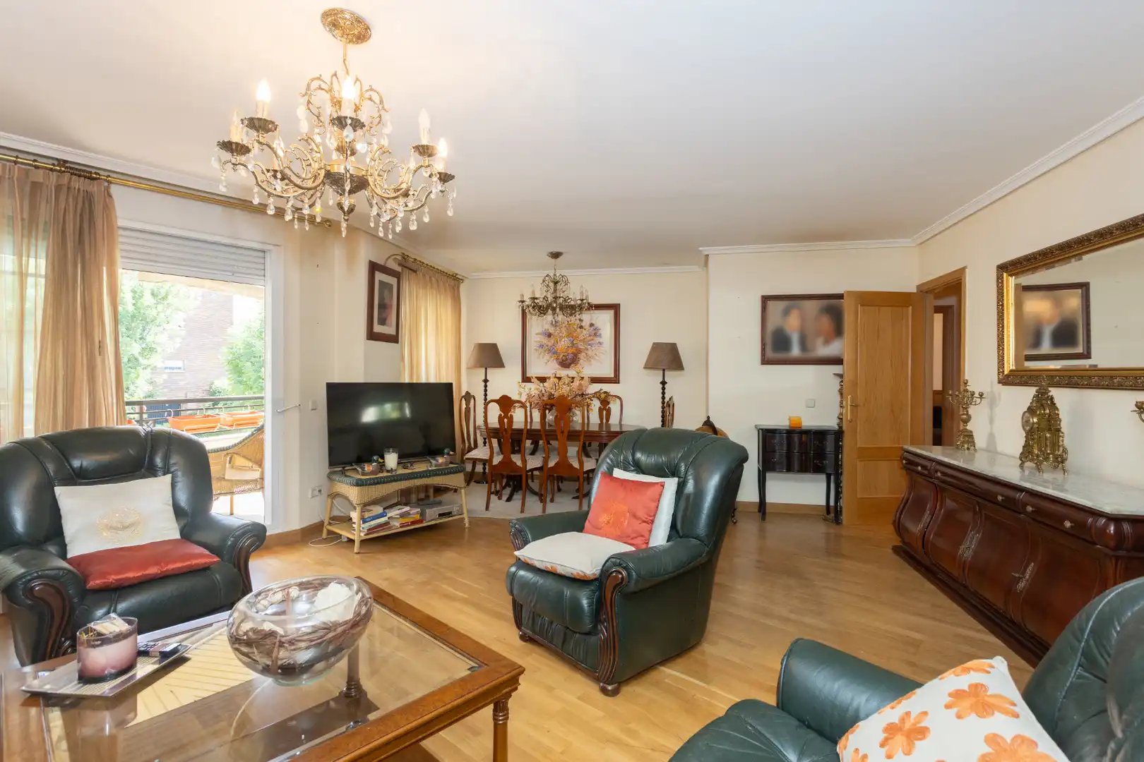 Living room of Flat for sale in Majadahonda  with Heating, Terrace and Storage room