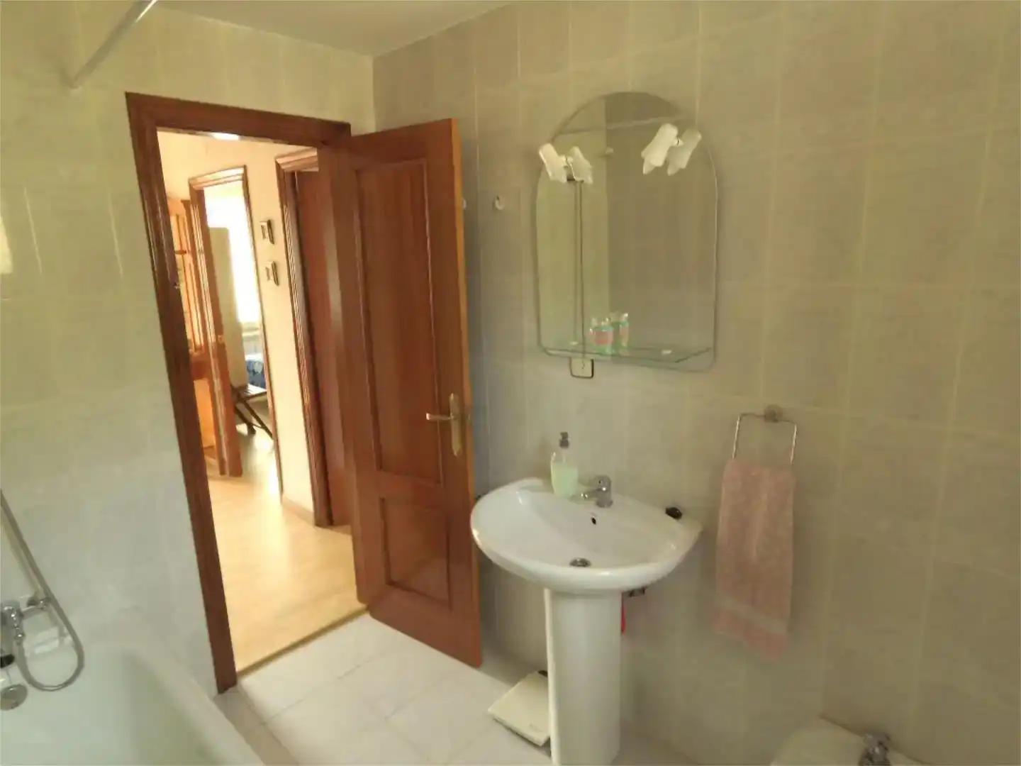 Baño de Piso en venta en Aliaga con Parquet, Amueblado y Balcón