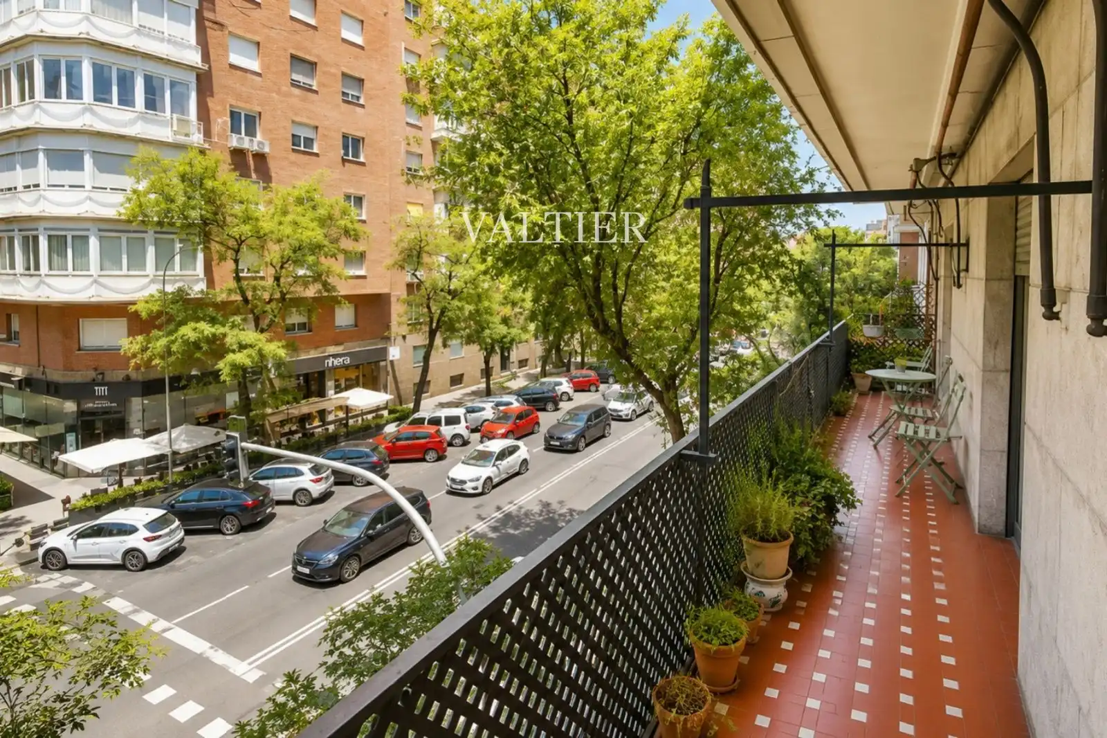 Flat with terrace for sale in Paseo de la Habana