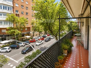 Wohnung mit Balkon zum Verkauf in Paseo de la Habana