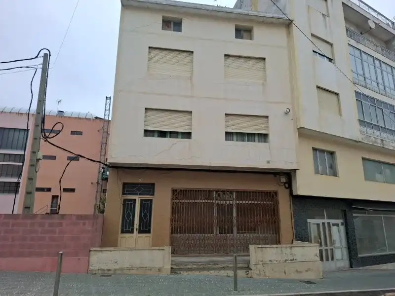 Gemischtgenutztes Gebäude zum Verkauf in Rúa Curros Enríquez 21
