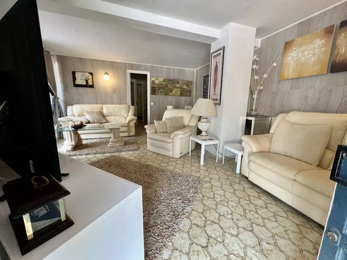 Sala d'estar de Local en venda en Marbella