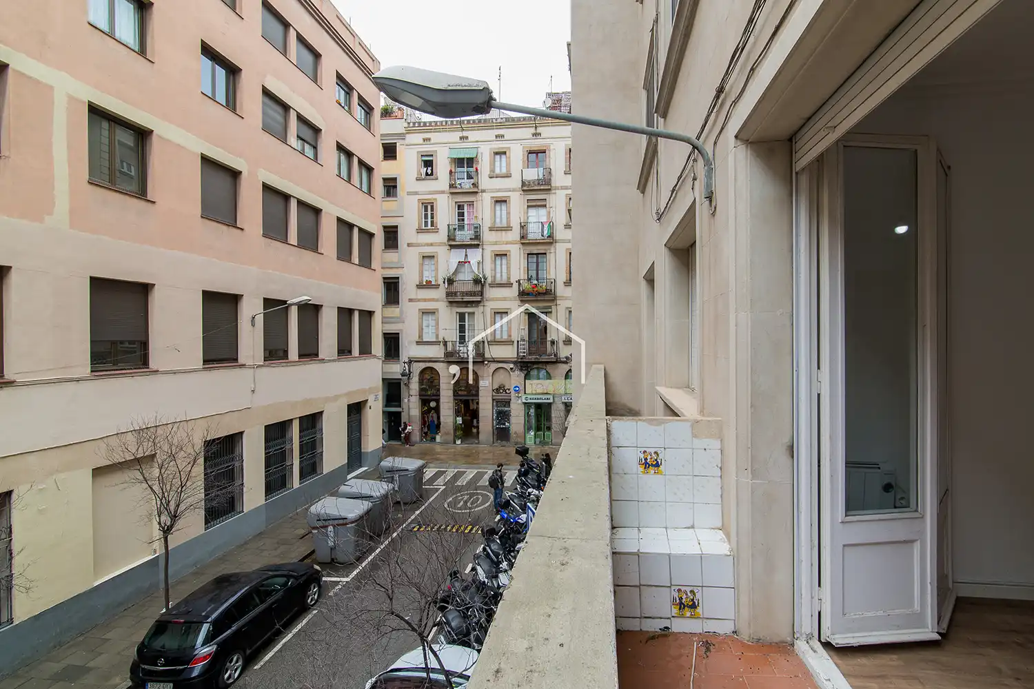 Außenansicht von Wohnung zum Verkauf in Barcelona mit Heizung, Parkett und Ofen