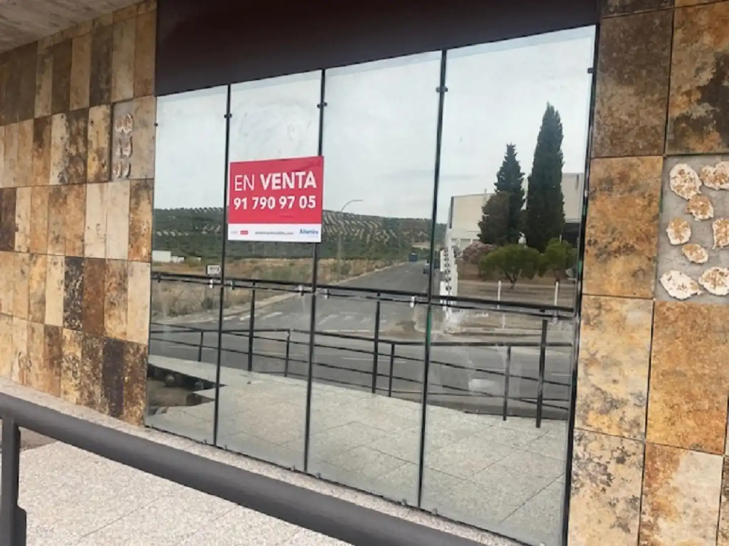 Industrial buildings for sale in Luque