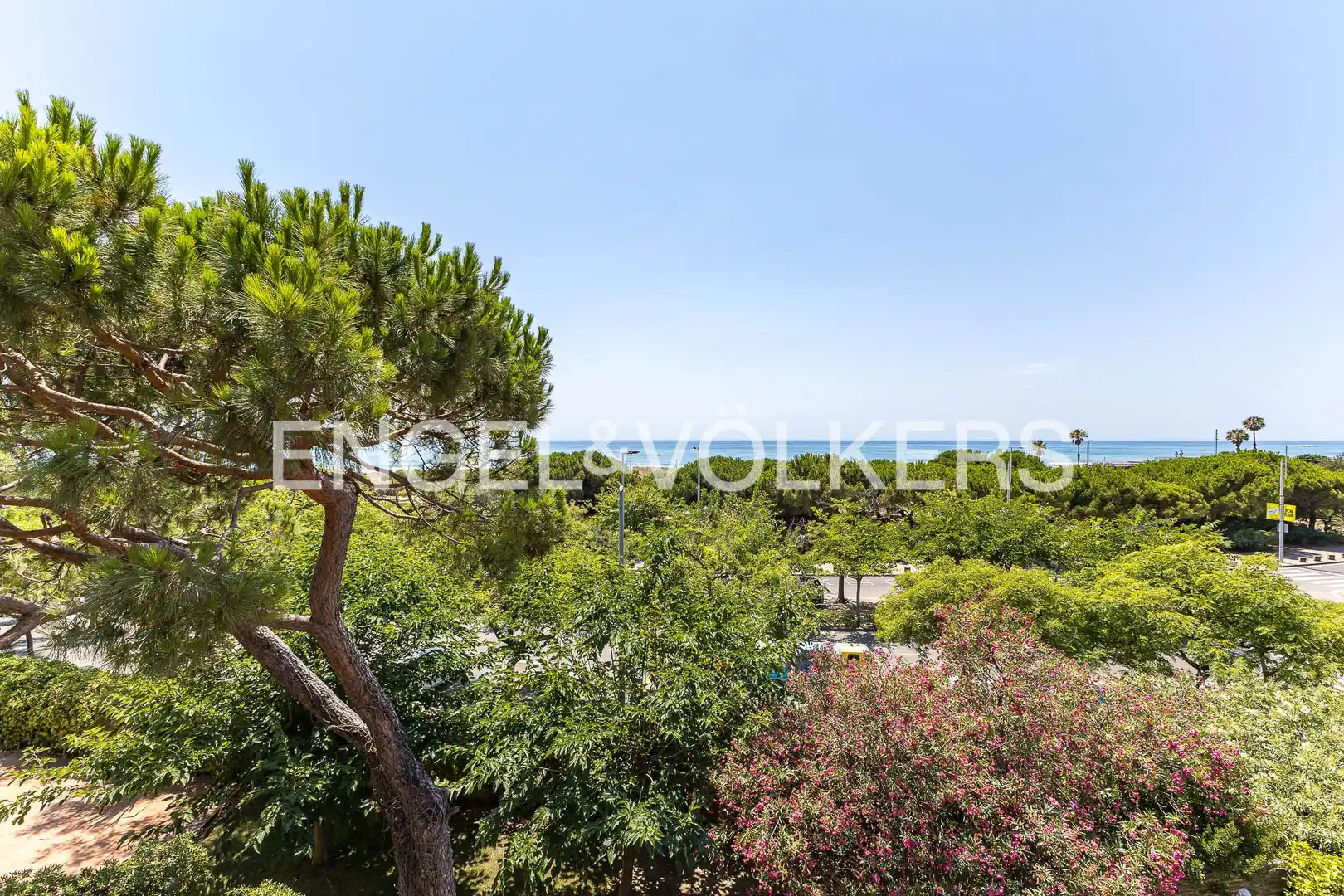Außenansicht von Einfamilien-Reihenhaus zur Miete in Castelldefels mit Klimaanlage, Heizung und Privatgarten