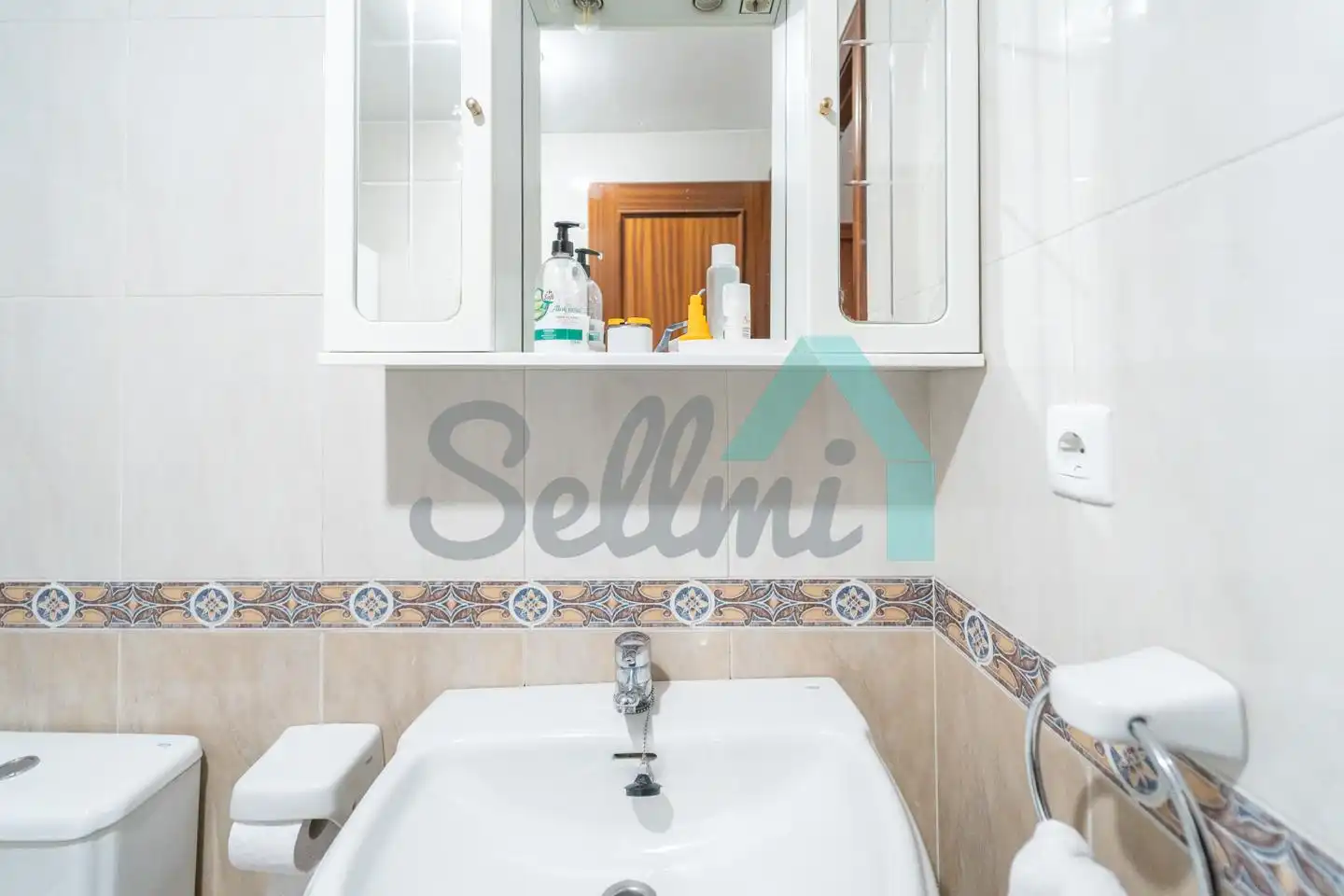 Bathroom of Flat for sale in Oviedo   with Heating, Parquet flooring and Terrace