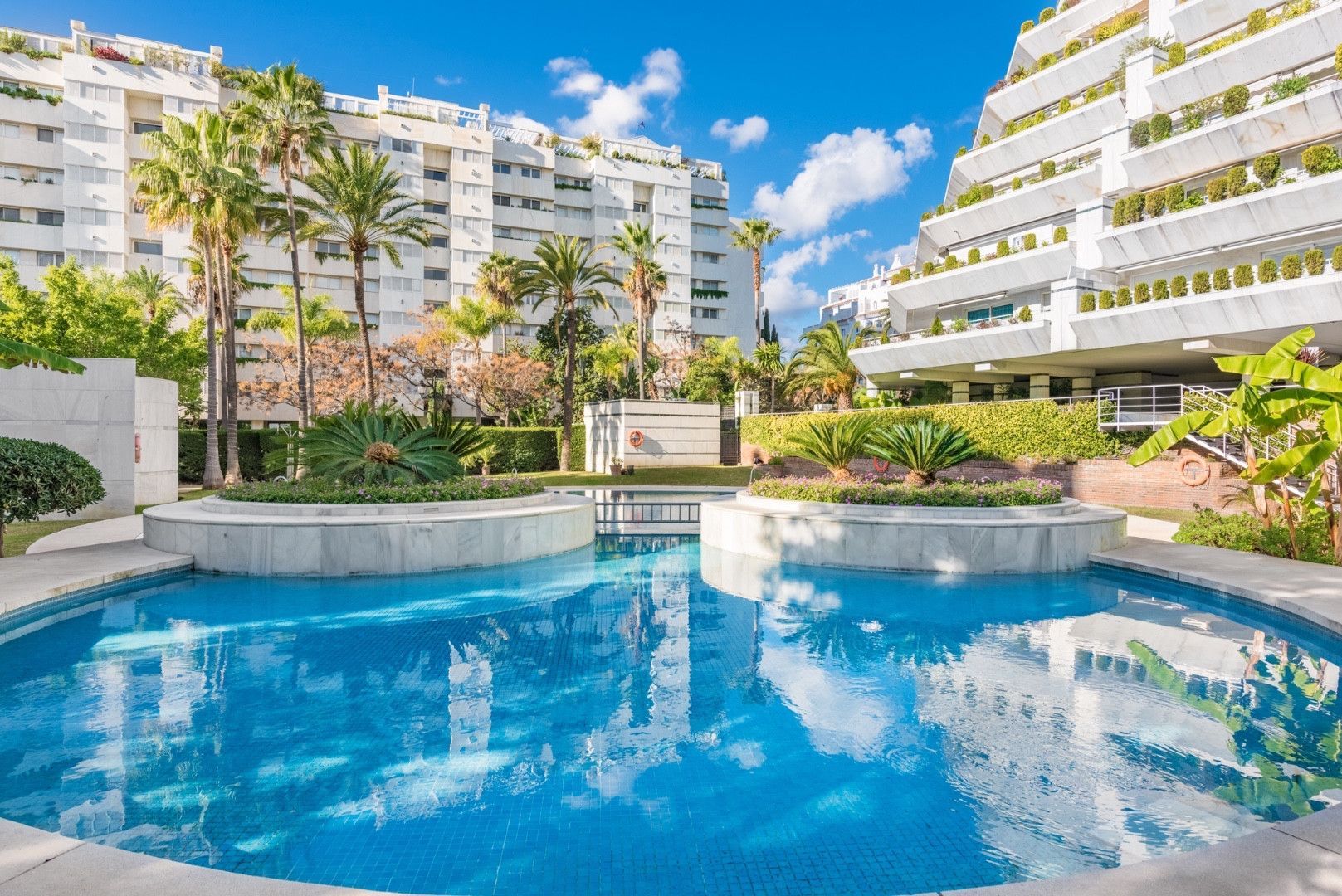 Exterior view of Apartment for sale in Marbella  with Air Conditioner, Terrace and Swimming Pool