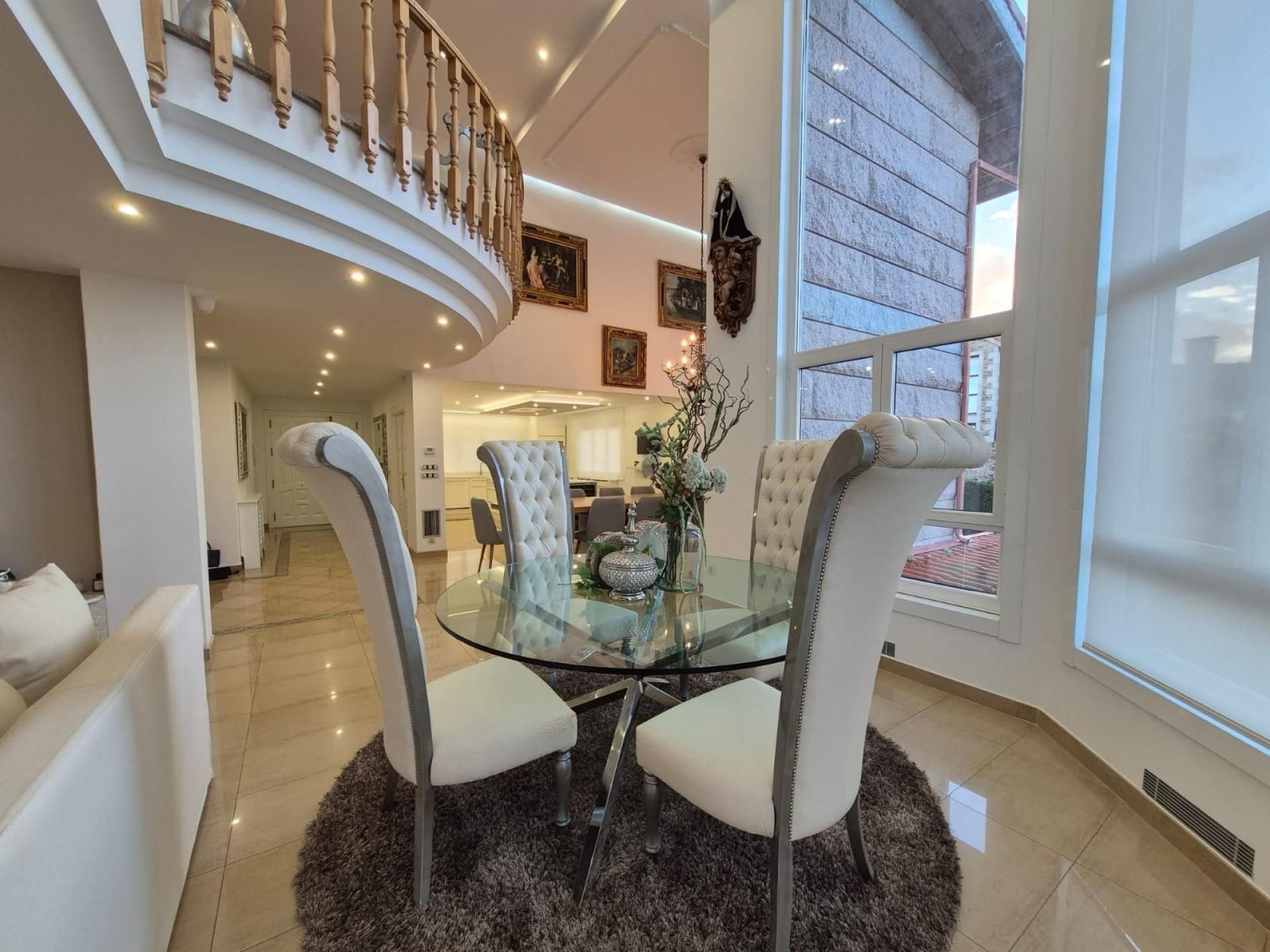 Menjador de Casa o xalet en venda en Arteixo amb Calefacció i Piscina