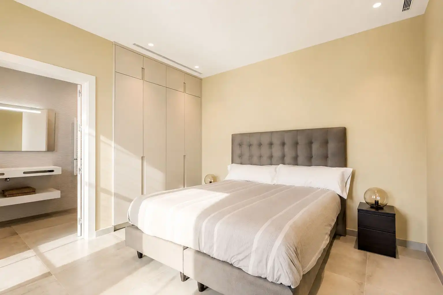 Dormitori de Casa o xalet en venda en Benahavís amb Calefacció, Jardí privat i Terrassa