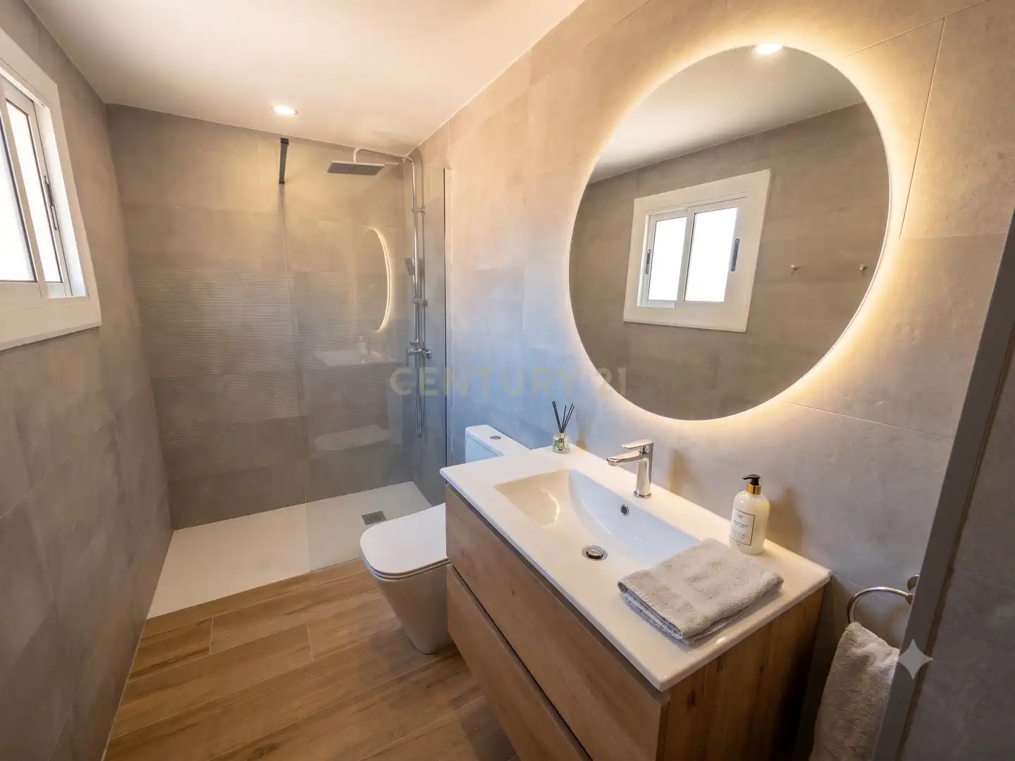 Bathroom of Duplexes for sale in Terrassa  with Storage room and Balcony