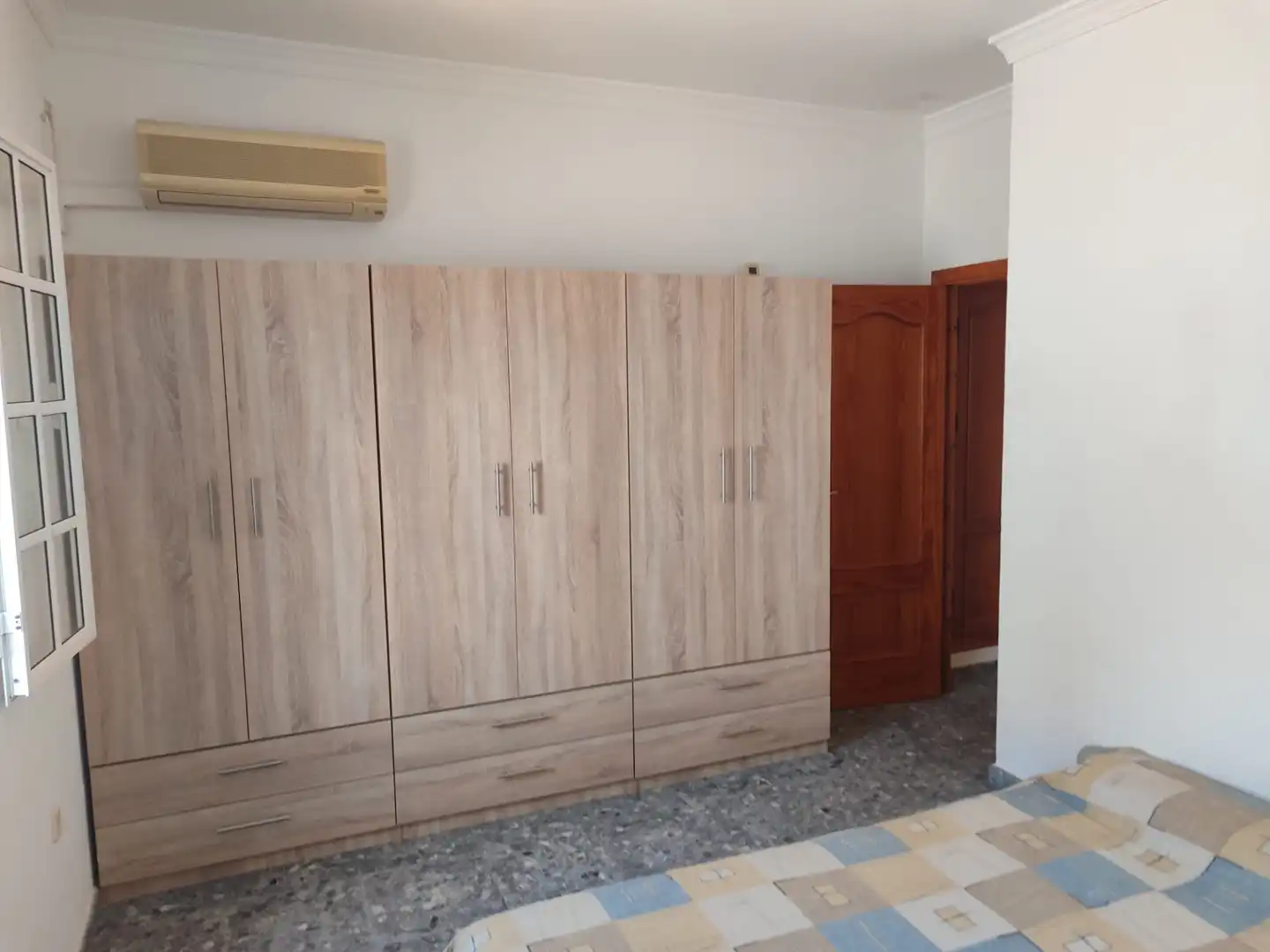 Dormitori de Casa o xalet de lloguer en Utrera amb Aire condicionat, Jardí privat i Terrassa