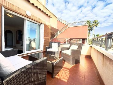 Bungalow con balcone in vendita a Calle Abeto