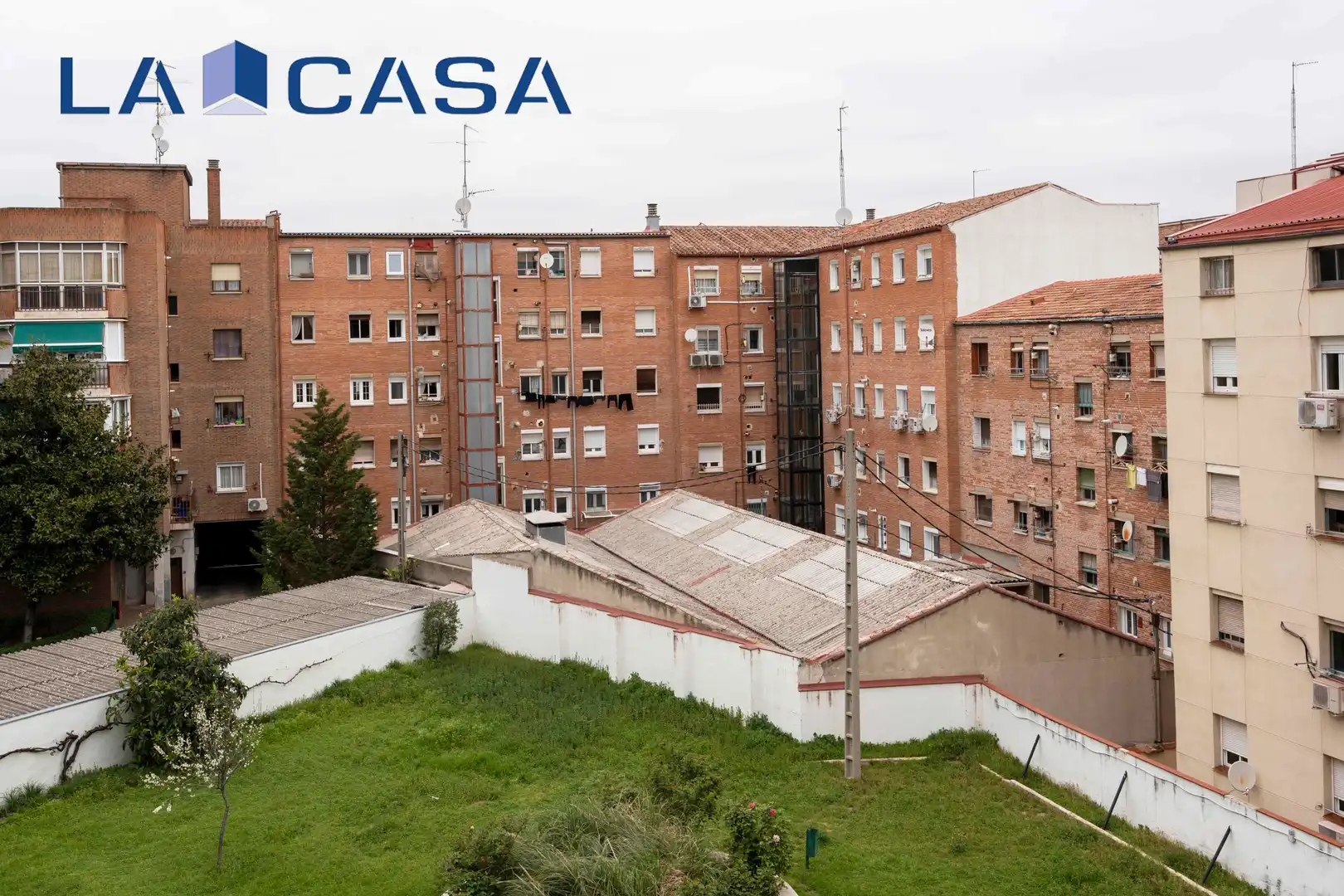 Vista exterior de Piso en venta en Madrid con Calefacción y Terraza