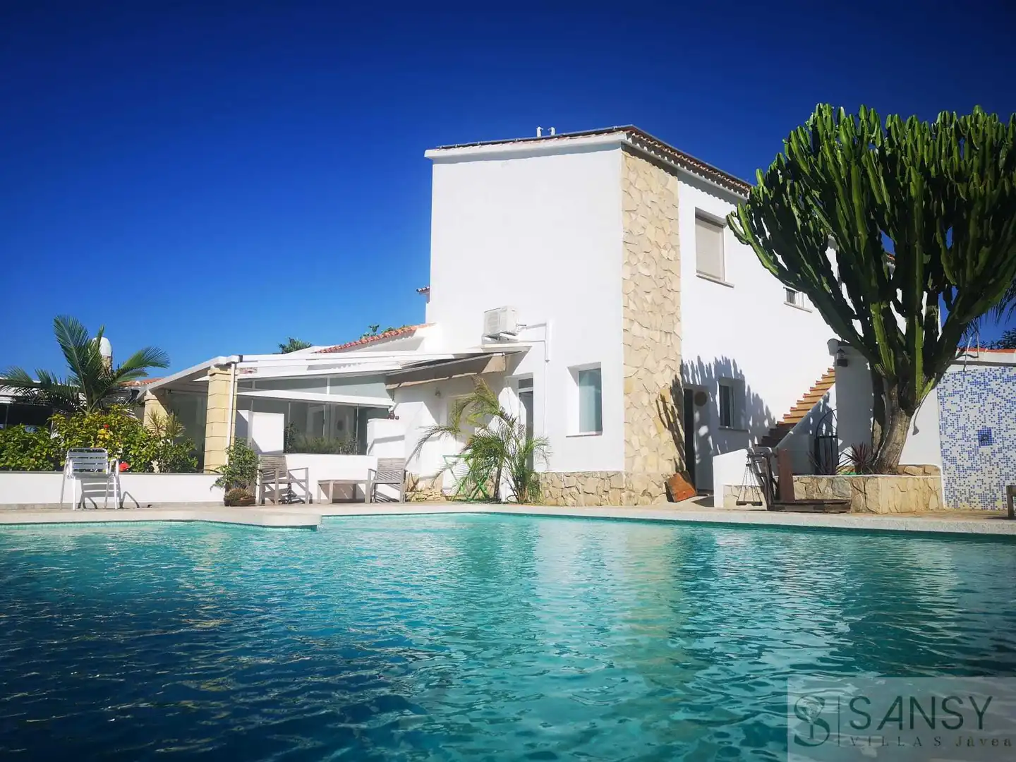 Villa con piscina in vendita a El Montgó