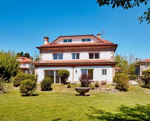 Vista exterior de Casa o xalet en venda en Vigo  amb Jardí privat i Traster