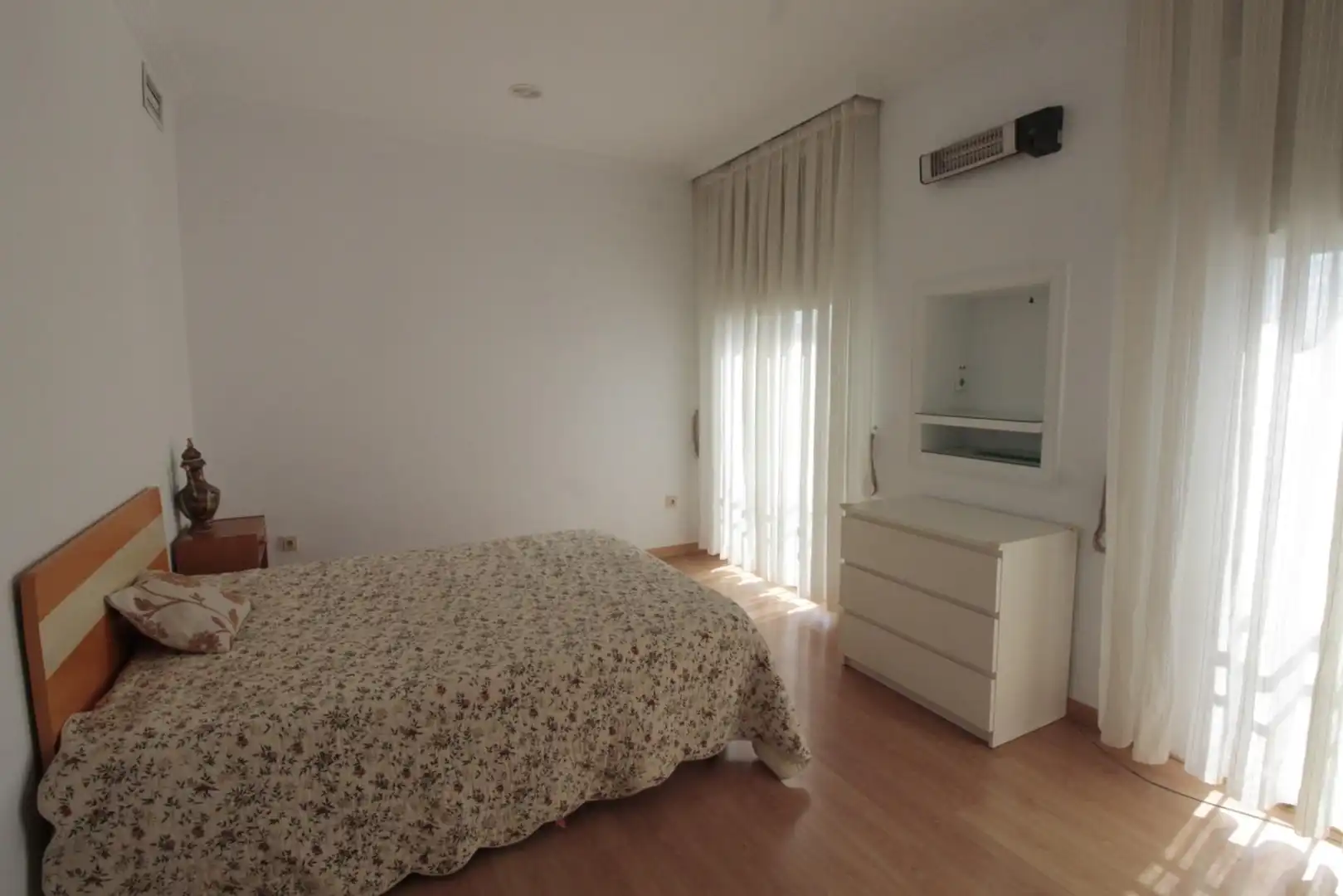 Habitación de Piso en venta en Sevilla con Balcón y Jacuzzi