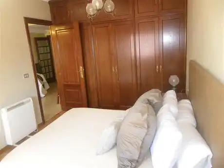 Habitación de Piso de alquiler en Vigo  con Calefacción, Parquet y Amueblado