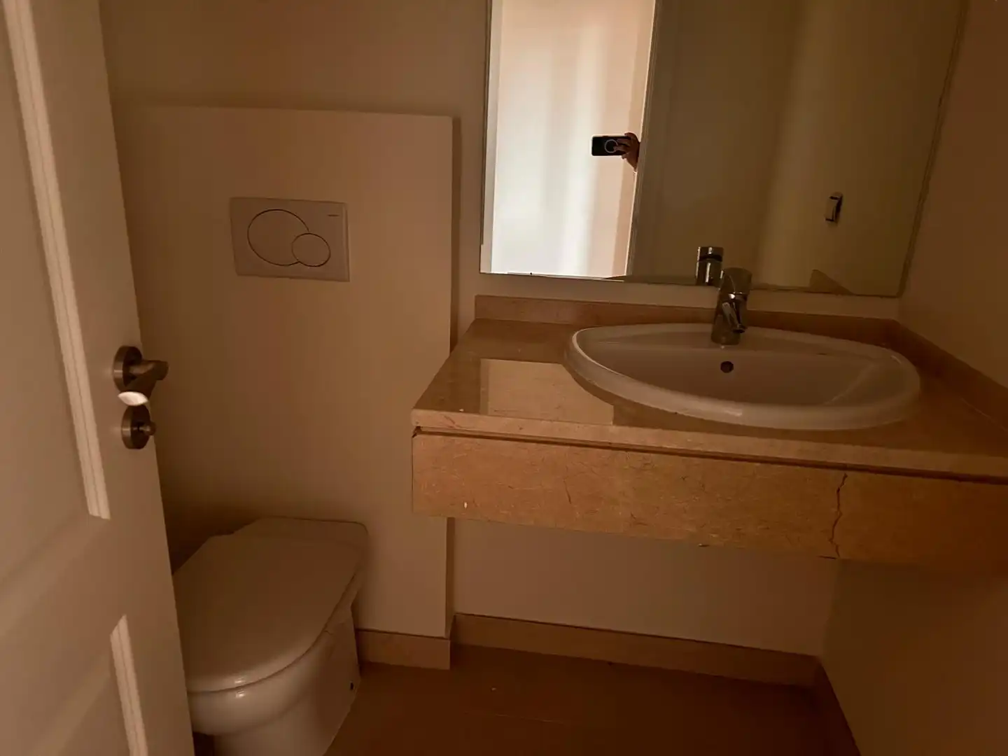Bathroom of Flat for sale in Sevilla  with Swimming Pool
