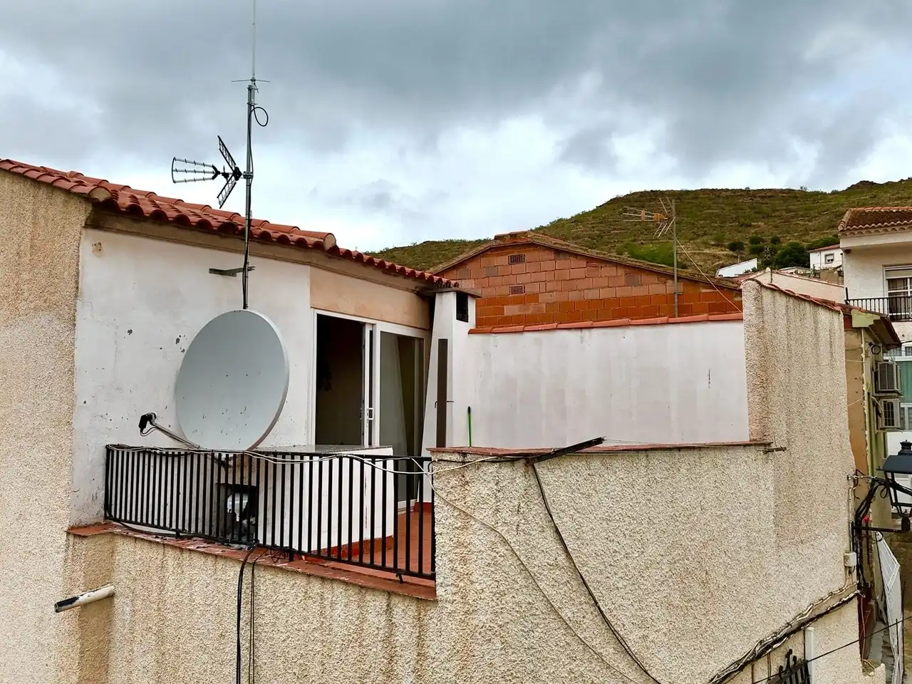 Vista exterior de Finca rústica en venda en Benizalón amb Aire condicionat i Terrassa
