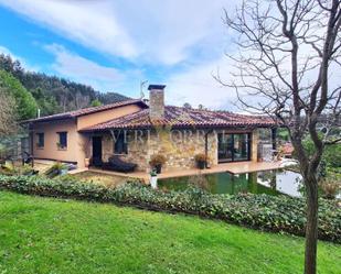 Vista exterior de Casa o xalet en venda en Villaviciosa amb Calefacció, Jardí privat i Terrassa