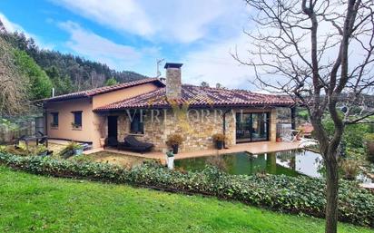 Vista exterior de Casa o xalet en venda en Villaviciosa amb Calefacció, Jardí privat i Terrassa