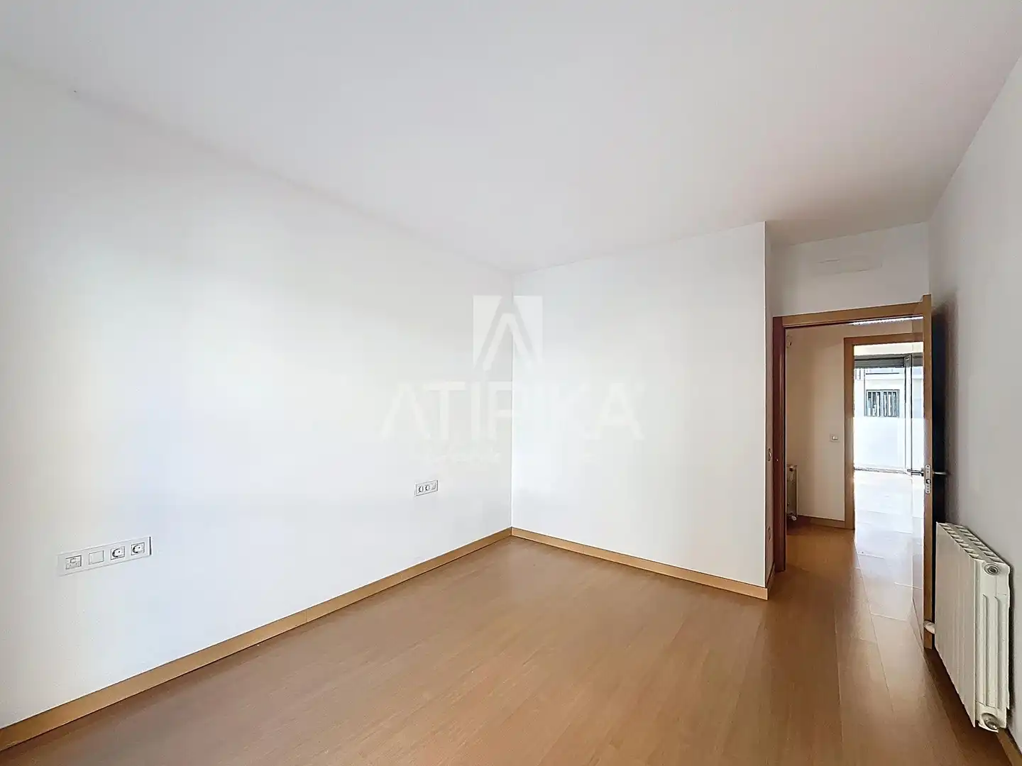 Bedroom of Flat for sale in L'Hospitalet de Llobregat  with Heating, Parquet flooring and Terrace